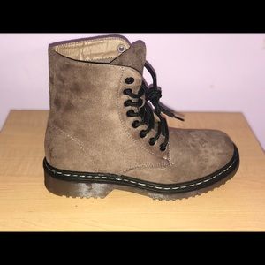 1 Pair Mauv Brown Tie up BOOTS!